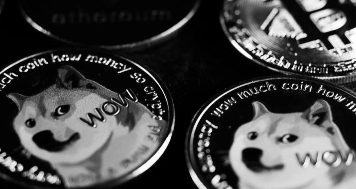 Dogecoin Flashback: Mirror Move Hints At Record-Breaking Surge