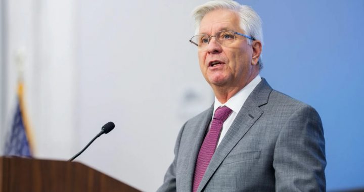 Trump Set to Interview Pro-Crypto Christopher Waller for Fed Chair