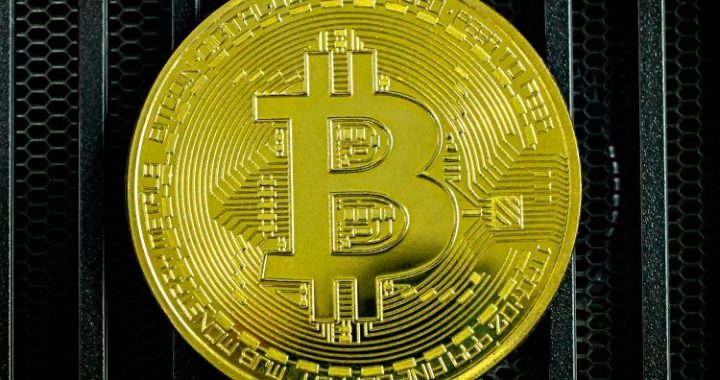 Bitcoin May Stay Outside Central Bank Vaults, Billionaire Says