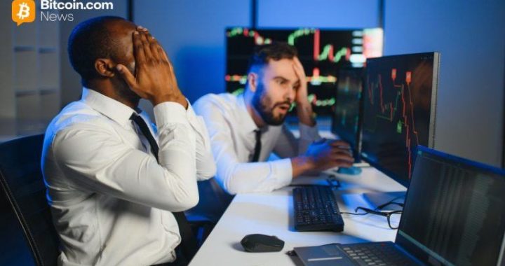 Bitcoin, Ether ETFs Outflows Deepen as Solana and XRP Stay Resilient