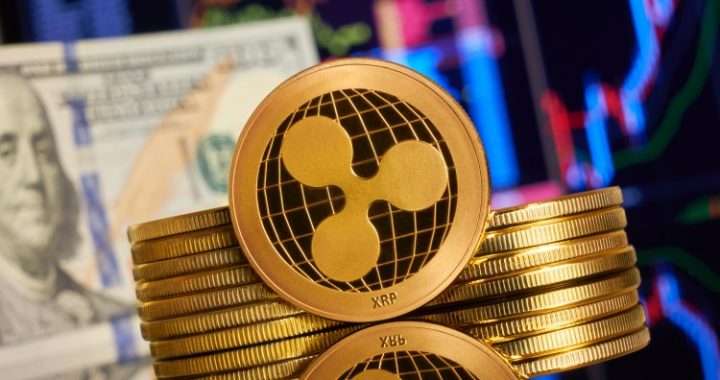 Analyst Says XRP Price On The Verge Of Bearish Breakdown
