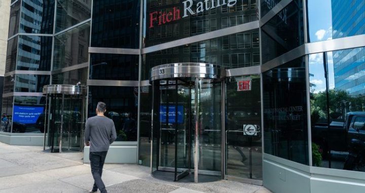 Fitch Warns: US Banks’ Crypto Exposure Threatens Credit Ratings