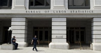US jobless claims drop to 198K, beating 215K forecast as labor market holds steady