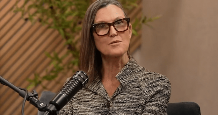 Cathie Wood: Trump May Buy Bitcoin For US Reserve Ahead Of Midterms