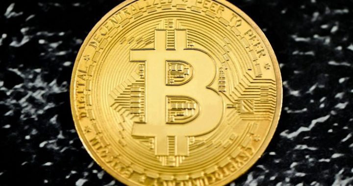 Bitcoin Could Be Setting Up A Comeback Vs. Gold, Analyst Suggests