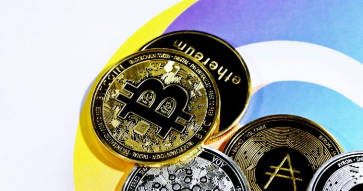 Bitcoin Dominance Grows As Altcoins Post Another Losing Year: Analyst