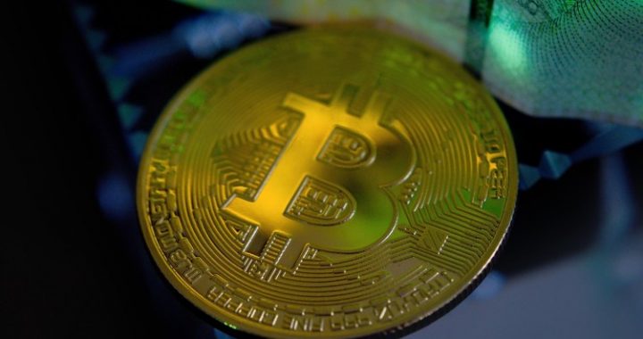 Expert Trader Who Correctly Predicted Bitcoin Top Just Shared A Chart Pointing Below $4,000