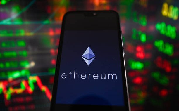 Ethereum Caught Between Weak Bounce And High-Timeframe Risk – What’s Next?
