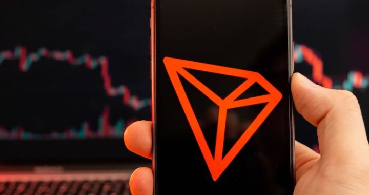 Tron Accumulates TRX, Price Pops As Justin Sun Weighs In