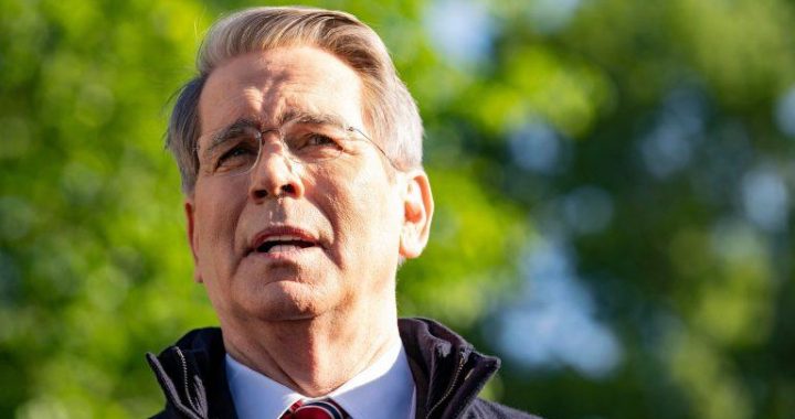 Beijing Urges Lenders to Limit US Debt Exposure Amid Market Volatility