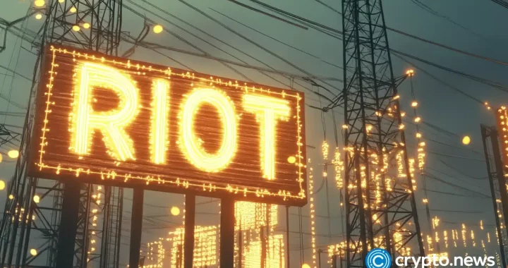Riot stock rises ahead of earnings as a risky pattern emerges