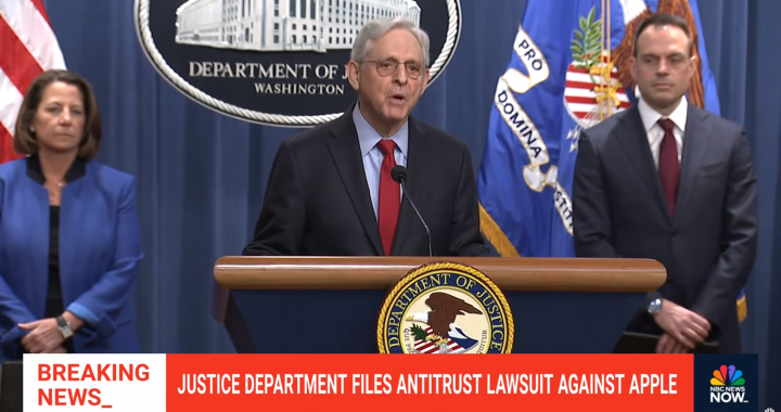 Inside the Apple Ecosystem: iMessaging, Developer Policies, Data Access, and Consumer Privacy