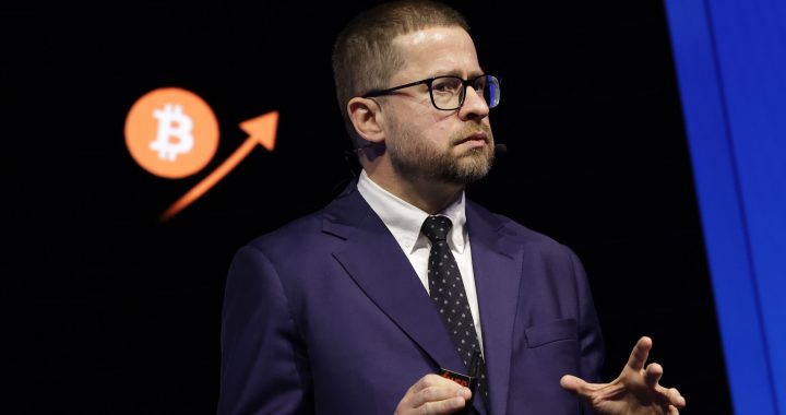 Czech Central Bank Chief Backs Bitcoin as 1% Reserve Slice in ‘Conservative but Innovative’ Strategy