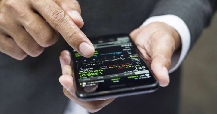 Crypto Regulation Heats Up As Coinbase CEO Supports CLARITY Act