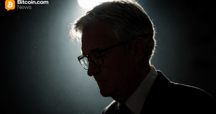 Powell Keeps Fed Governor Role Past May 15 in First Such Move Since 1948