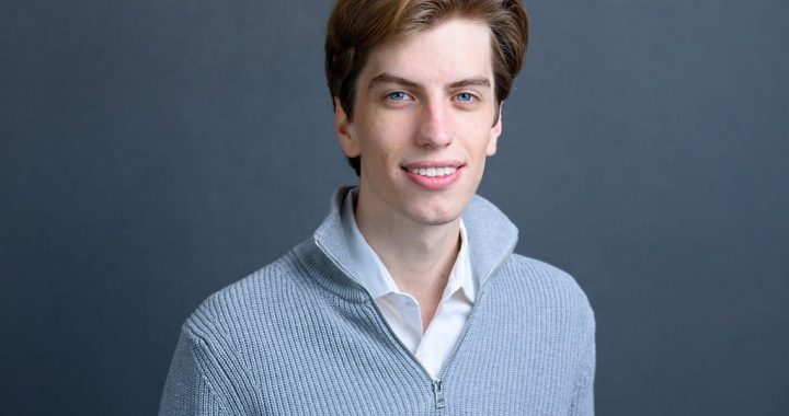 The “Next Warren Buffett” Just Dropped His Portfolio. It’s a Wild Bet on AI’s Hidden Chokepoints.