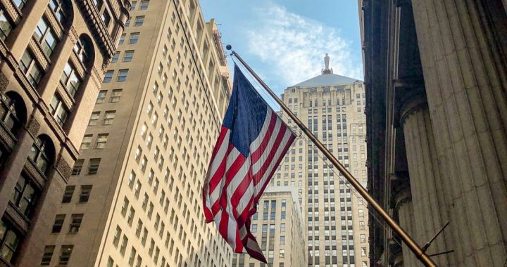 TradFi vs Crypto: Why Wall Street Is Fighting the Future of Money