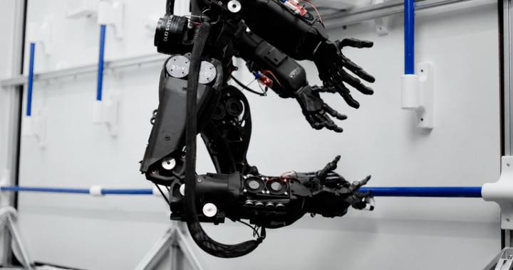 A Four-Armed Robot for Zero-Gravity Work Could Save $140,000 an Hour