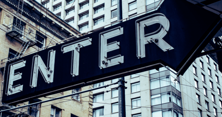 Checkonchain Analyst Says AI Rotation Creates Bitcoin’s Next Major Entry Point for Holders