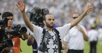Landon Donovan criticizes USMNT players ahead of knockout rounds, spotlighting gaps in team strategy and crypto engagement