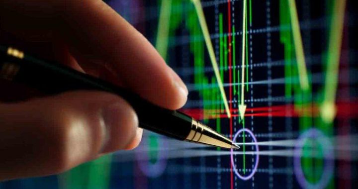 12 Altcoins Flash Accumulation Signals as 6 Others See Exchange Inflows