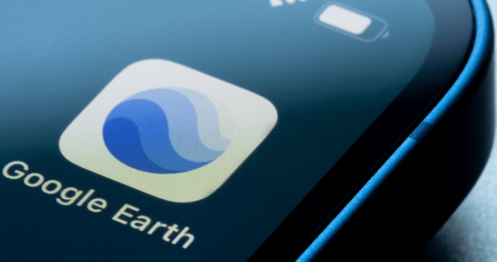 Google Earth’s Hidden Flight Simulator Is Now Playable in Web Browsers