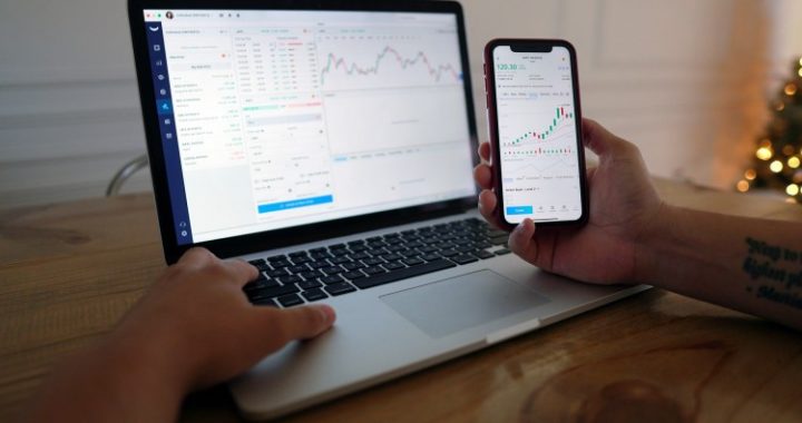 XRP Holds $1 Support As Wallet Growth Hits Three-Month High