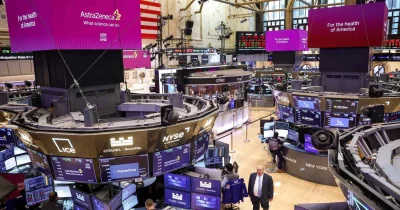 Wall Street ends nine-week winning streak as tech stocks plunge