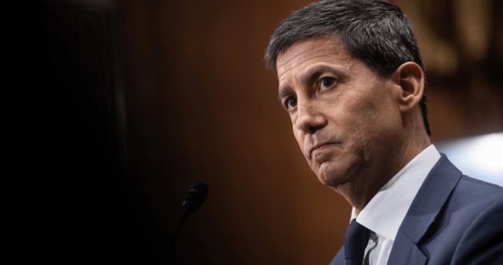 New Fed Chair Kevin Warsh Ditches Rate Signals, Bitcoin Slides as Nasdaq Bounces 1.5%