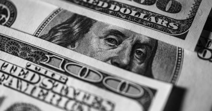 Robert Kiyosaki Renews Dollar Alarm as Bitcoin Becomes His Cash Escape