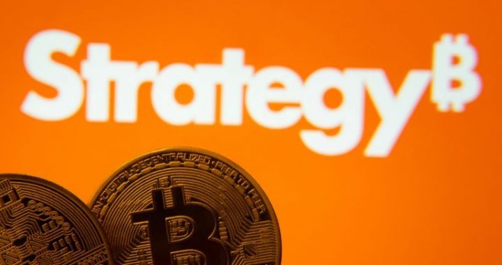 100x Reversal? Strategy May Have Bought 3,200 BTC After Bitcoin Sale, Standard Chartered Says