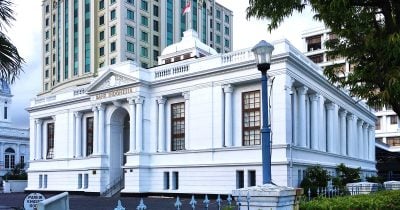 Indonesia central bank chief resigns amid policy tensions, raising concerns for rupiah and capital flows