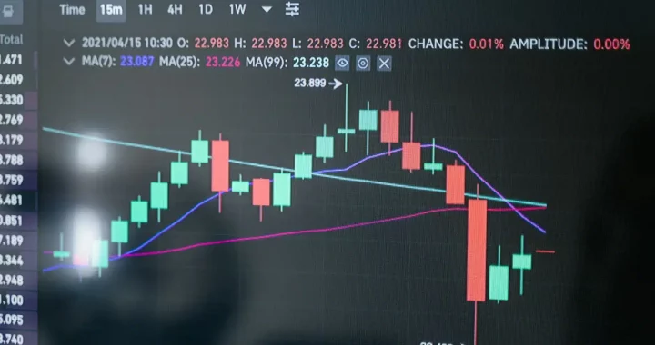 Trump Crypto Profits Hit $1B as Bitcoin Crashes 50% From Its ATH