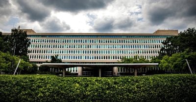 Iranian strikes on CIA facilities spark investigation into Russian involvement, rattling geopolitical risk calculus