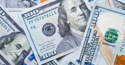 Deutsche Bank warns geopolitics and AI are increasing risks to the US dollar