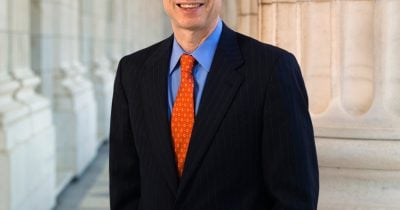 Senator Wyden urges Senate to preserve key section of Clarity Act