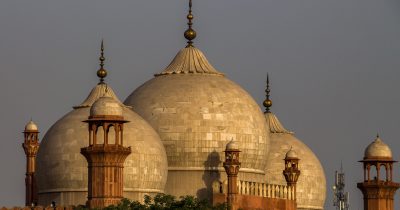 Pakistan scholar declares crypto impermissible under Sharia, impacting investors