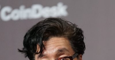 Tom Lee advises buying dips in Samsung, SK Hynix amid AI demand