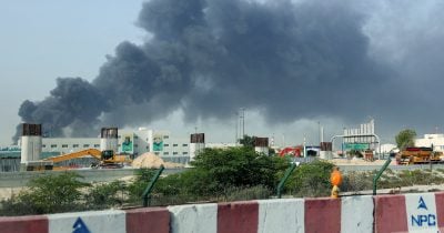 US airstrikes hit Iranian bridges, port amid ongoing conflict