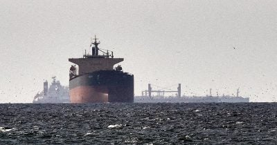 US naval forces protect supertanker transits in Strait of Hormuz amid Iran conflict