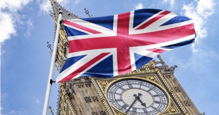 UK Lawmakers Probe 40% Crypto Transfer Blocks as Banking Scrutiny Widens