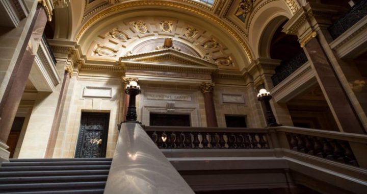 Wisconsin Warns Election-Market Traders They May Be Disqualified From Voting