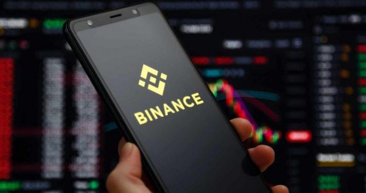 Two Binance Workers Held at UAE Airports Amid Fraud Inquiries