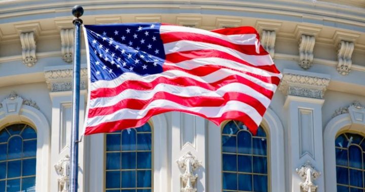 Coinbase CEO Presses Senate to Pass CLARITY Act This Week