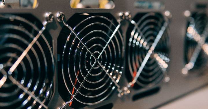Zcash Hashrate Goes Vertical as $870 ZEC Price Wakes ASIC Giants
