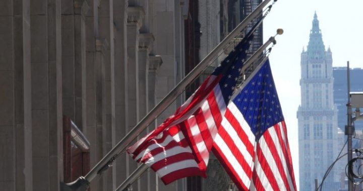 New York Warns of Fake Crypto and AI as Scam Losses Hit $8 Billion