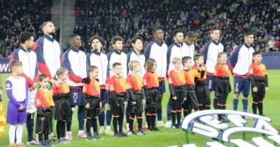 Paris Saint-Germain takes early lead against Manchester United as teenager Mbaye strikes in two minutes