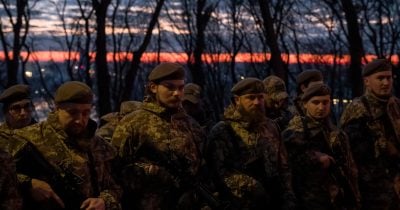 10 Ukrainian soldiers return home via Belarus in prisoner exchange