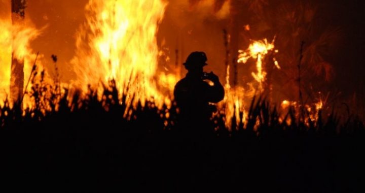 US Senators Target Wildfire Bets in New CFTC Rule Fight