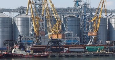 Ukraine offers Russia a Black Sea truce as grain exports collapse 76%